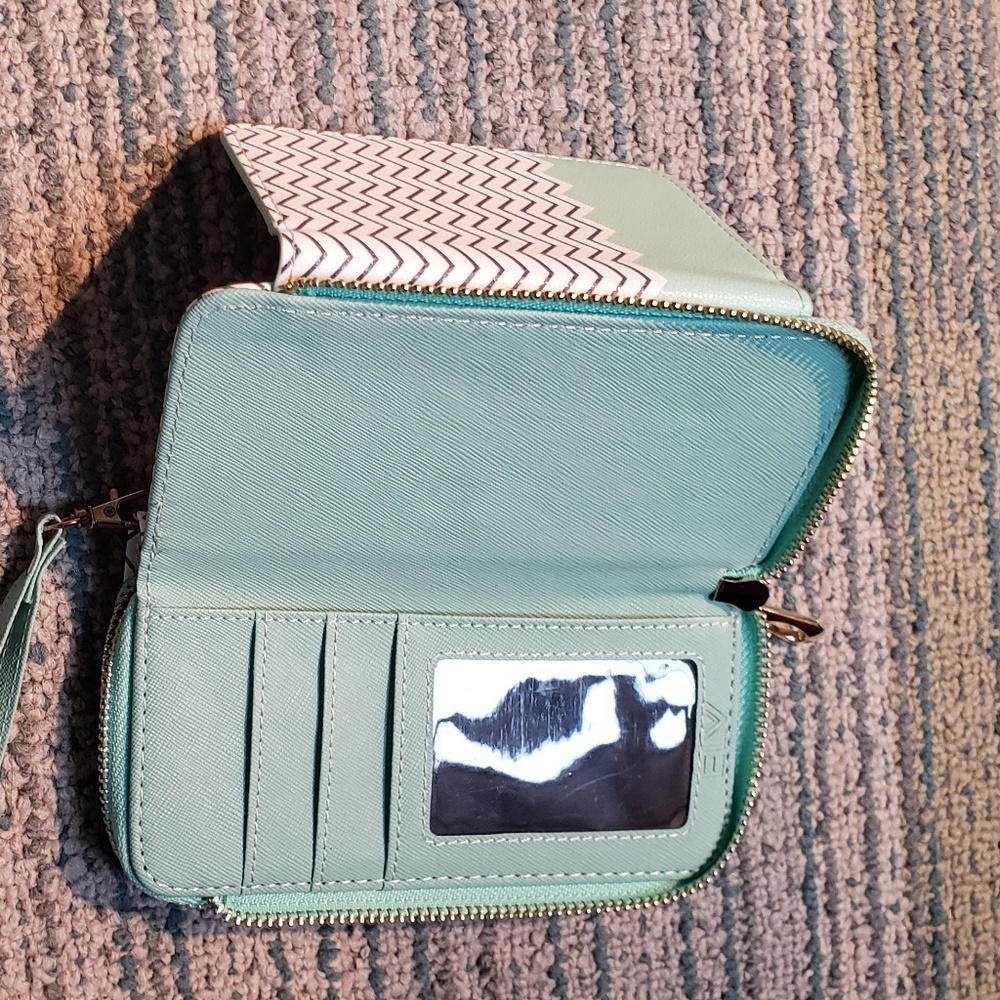 Wristlet wallet